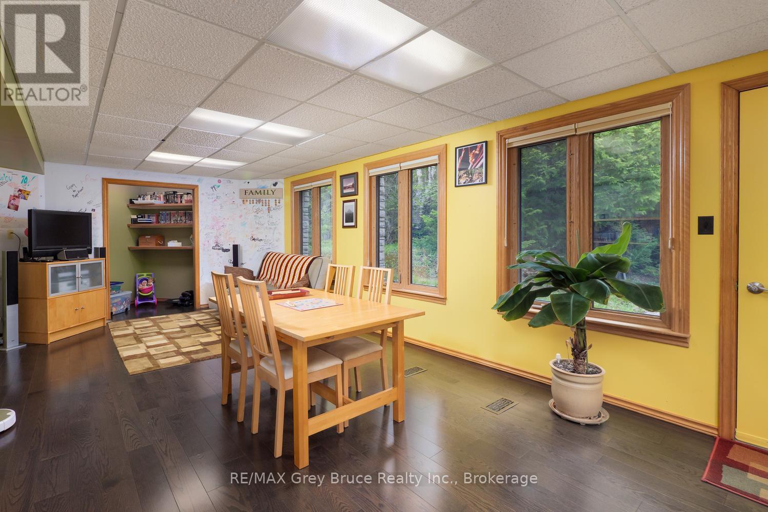 28 Elgin Street, Northern Bruce Peninsula, Ontario  N0H 2R0 - Photo 17 - X13417836