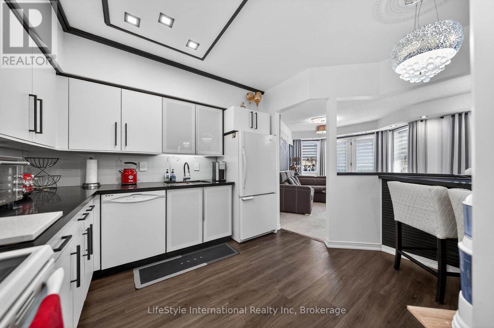 213 - 208 Silvercreek Parkway N, Guelph, Ontario  N1H 8H2 - Photo 2 - X13418216