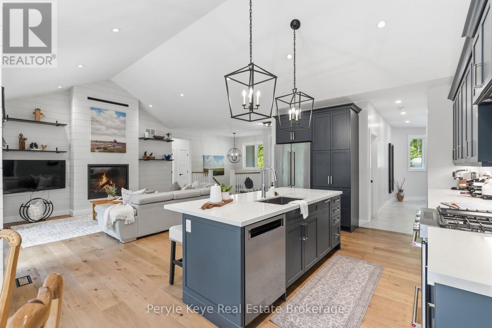 1140 Walkers Glenn Crescent, Lake Of Bays, Ontario  P1H 2J6 - Photo 2 - X13418326