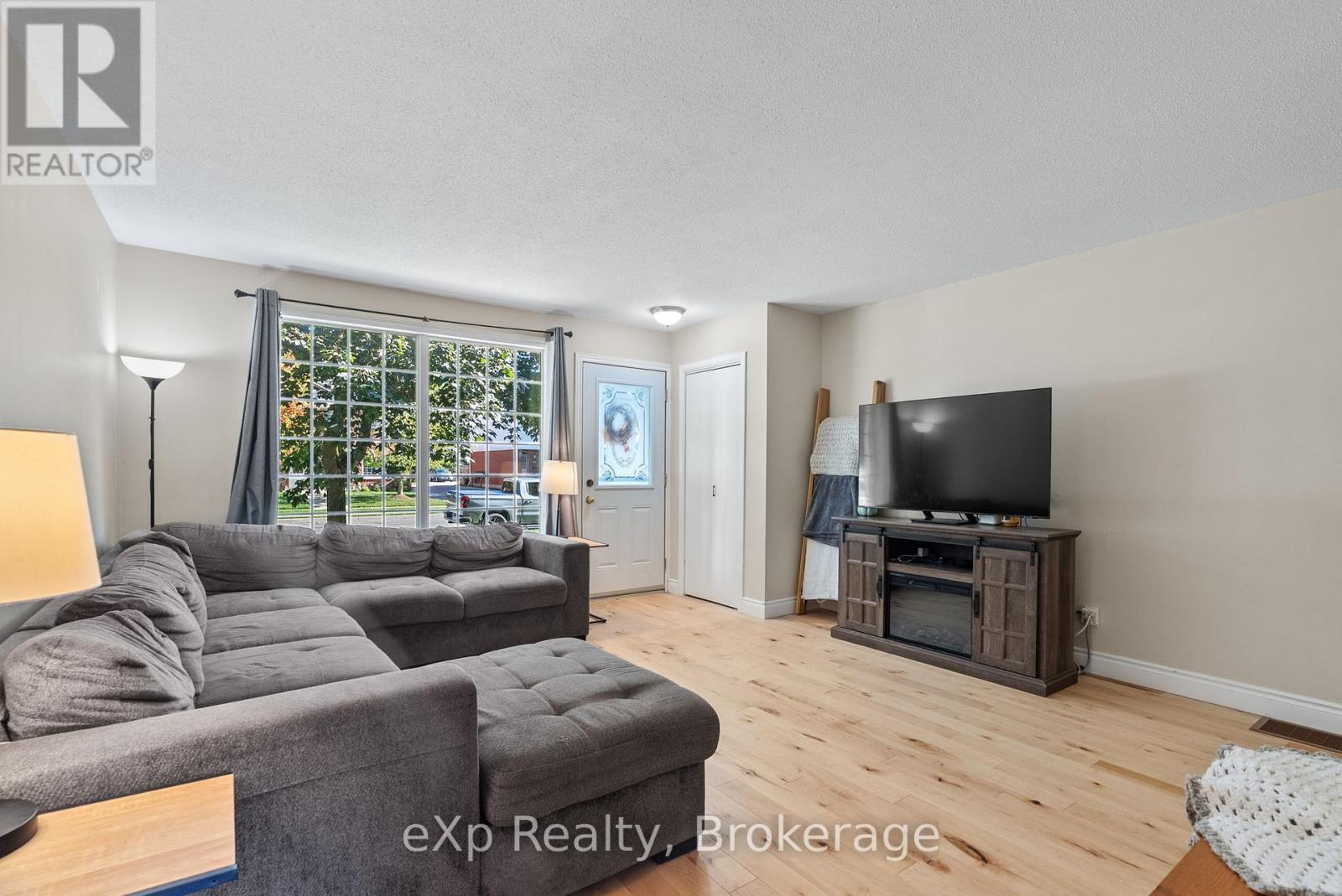 286 Dufferin Street, Stratford, Ontario  N5A 2H2 - Photo 2 - X13418354