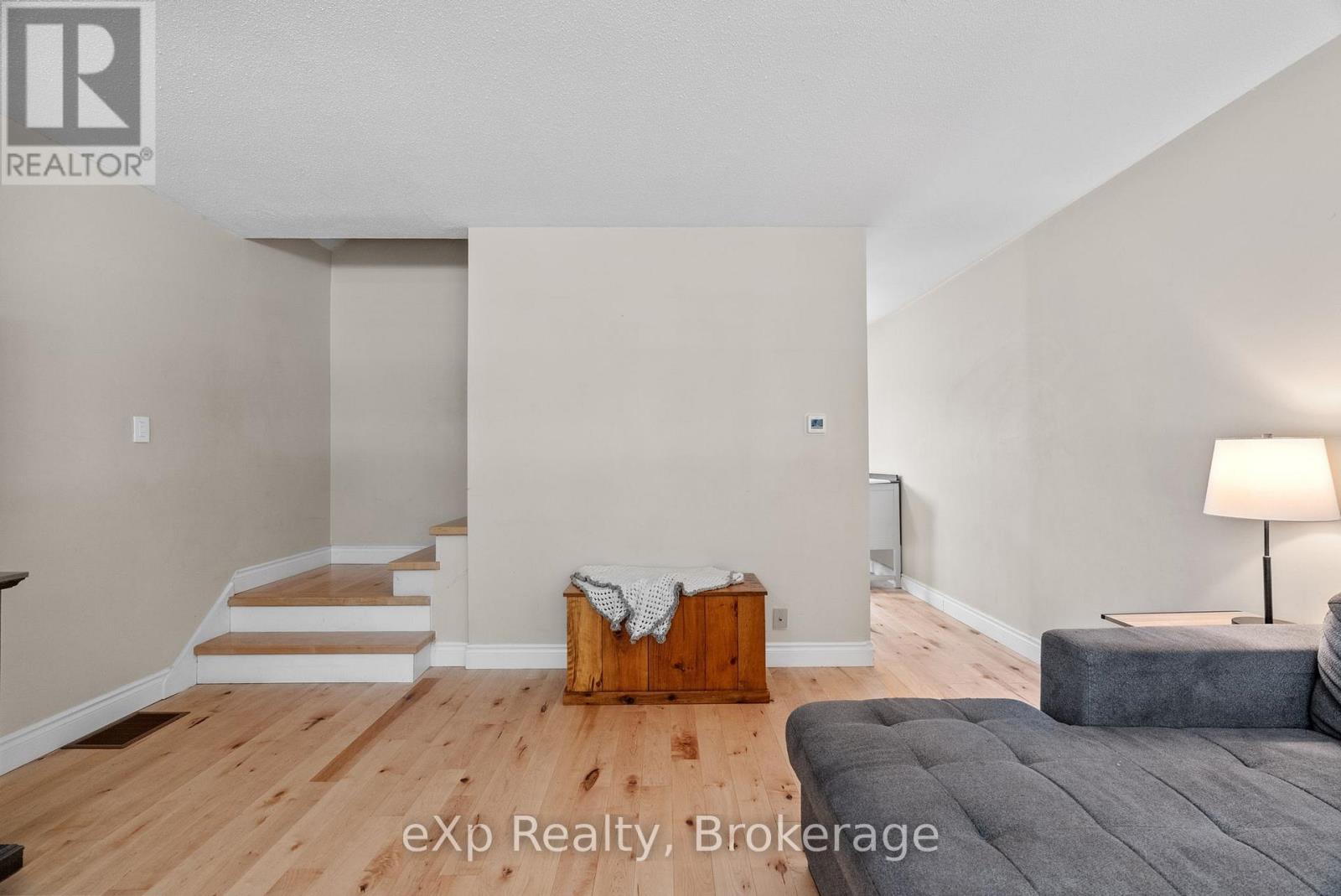 286 Dufferin Street, Stratford, Ontario  N5A 2H2 - Photo 8 - X13418354