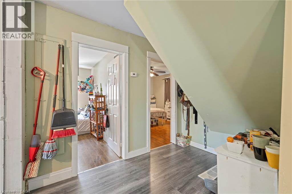 54 E Chestnut Street E, St. Catharines, Ontario  L2T 1H1 - Photo 12 - 40837742