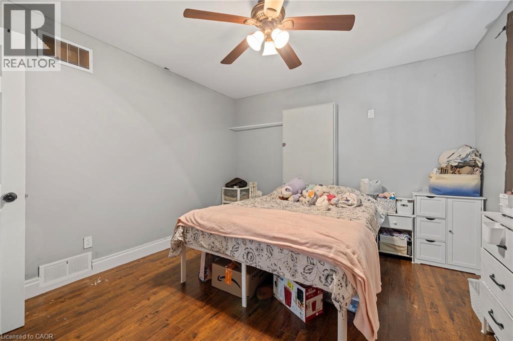 54 E Chestnut Street E, St. Catharines, Ontario  L2T 1H1 - Photo 14 - 40837742