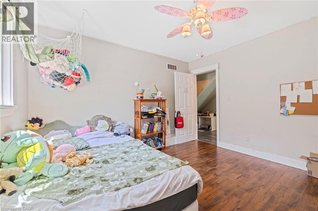 54 E Chestnut Street E, St. Catharines, Ontario  L2T 1H1 - Photo 17 - 40837742