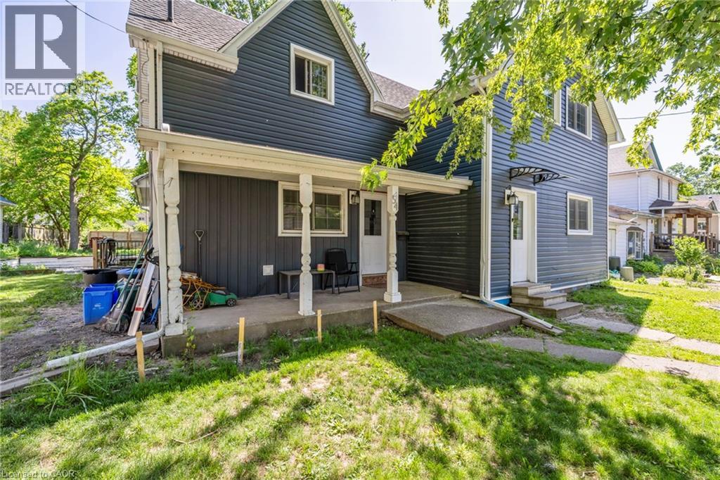 54 E Chestnut Street E, St. Catharines, Ontario  L2T 1H1 - Photo 2 - 40837742