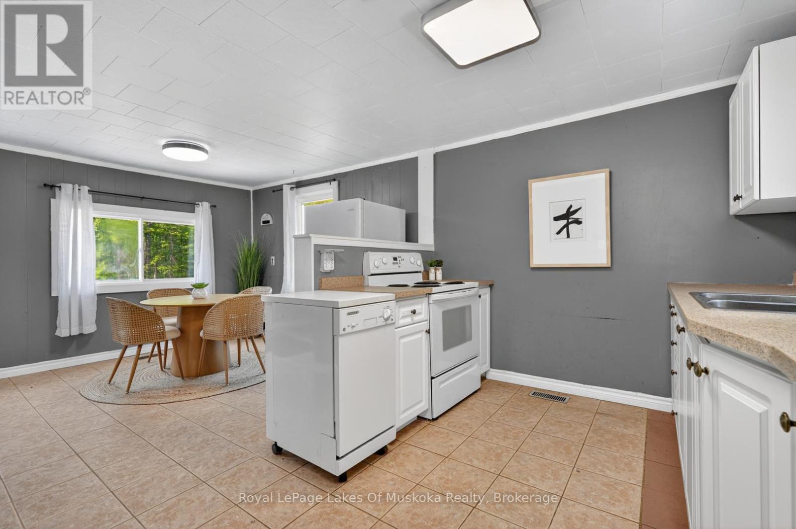 1018 Sniders Bay Road, Gravenhurst, Ontario  P1P 1R2 - Photo 12 - X13418592