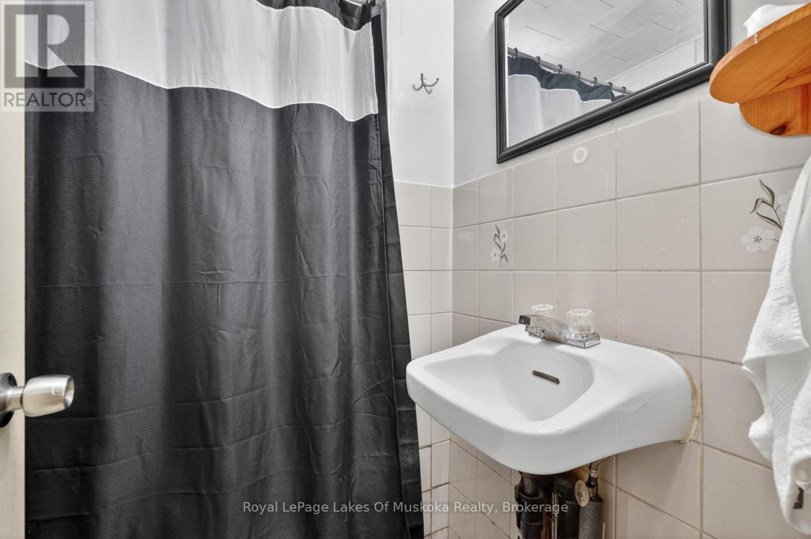 1018 Sniders Bay Road, Gravenhurst, Ontario  P1P 1R2 - Photo 15 - X13418592