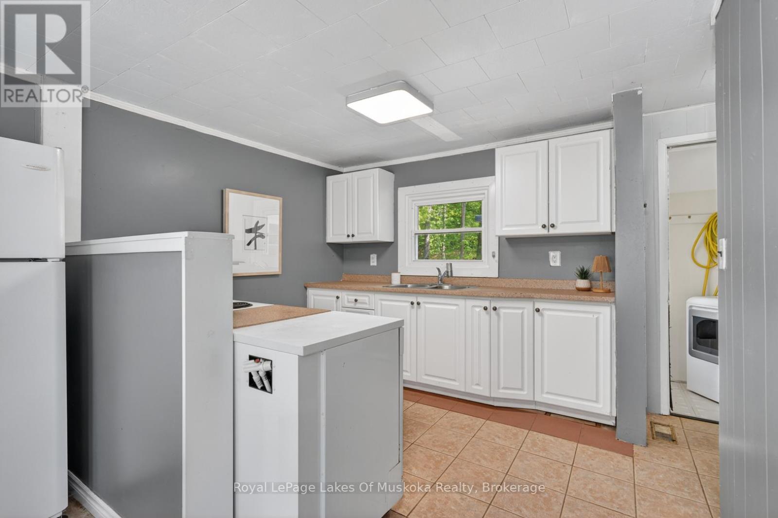 1018 Sniders Bay Road, Gravenhurst, Ontario  P1P 1R2 - Photo 9 - X13418592