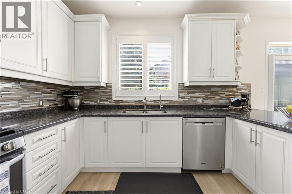 805 Munich Circle, Waterloo, Ontario  N2V 2N5 - Photo 14 - 40836085