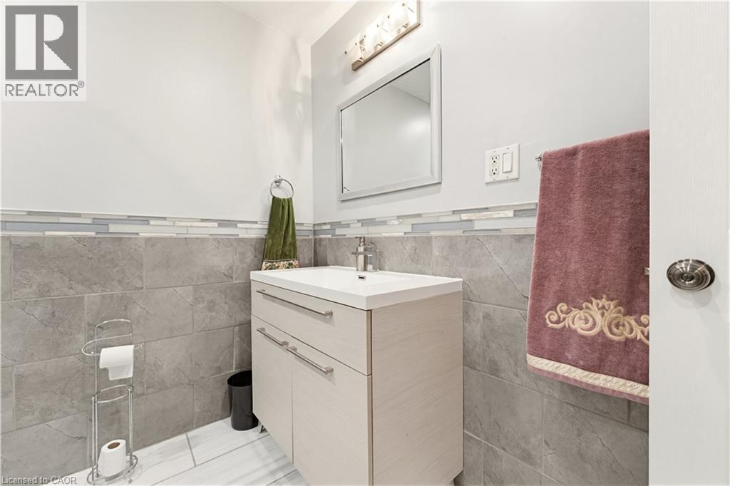 805 Munich Circle, Waterloo, Ontario  N2V 2N5 - Photo 33 - 40836085