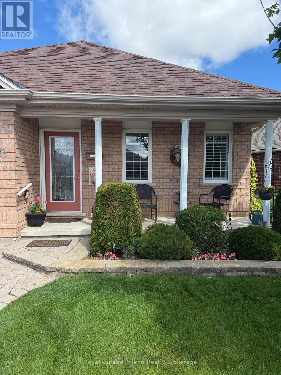 121 Weston Drive, Tillsonburg, Ontario  N4G 5X1 - Photo 3 - X13419144