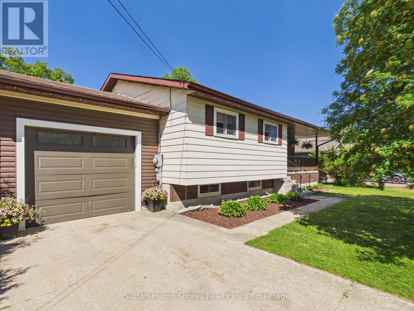 336 Lansdowne Street, Saugeen Shores, Ontario  N0H 2L0 - Photo 3 - X13418934