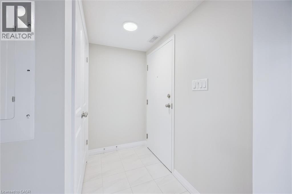 410 Northfield Drive W Unit# D13, Waterloo, Ontario  N2L 0A6 - Photo 5 - 40835793