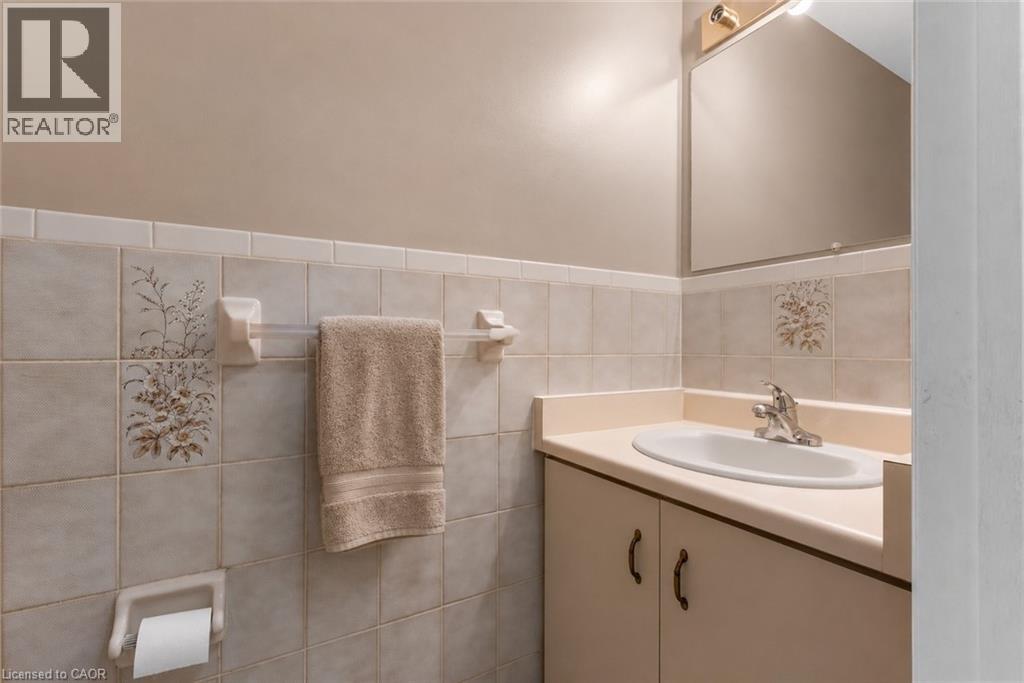 330 Margaret Avenue, Stoney Creek, Ontario  L8E 2J4 - Photo 12 - 40835434