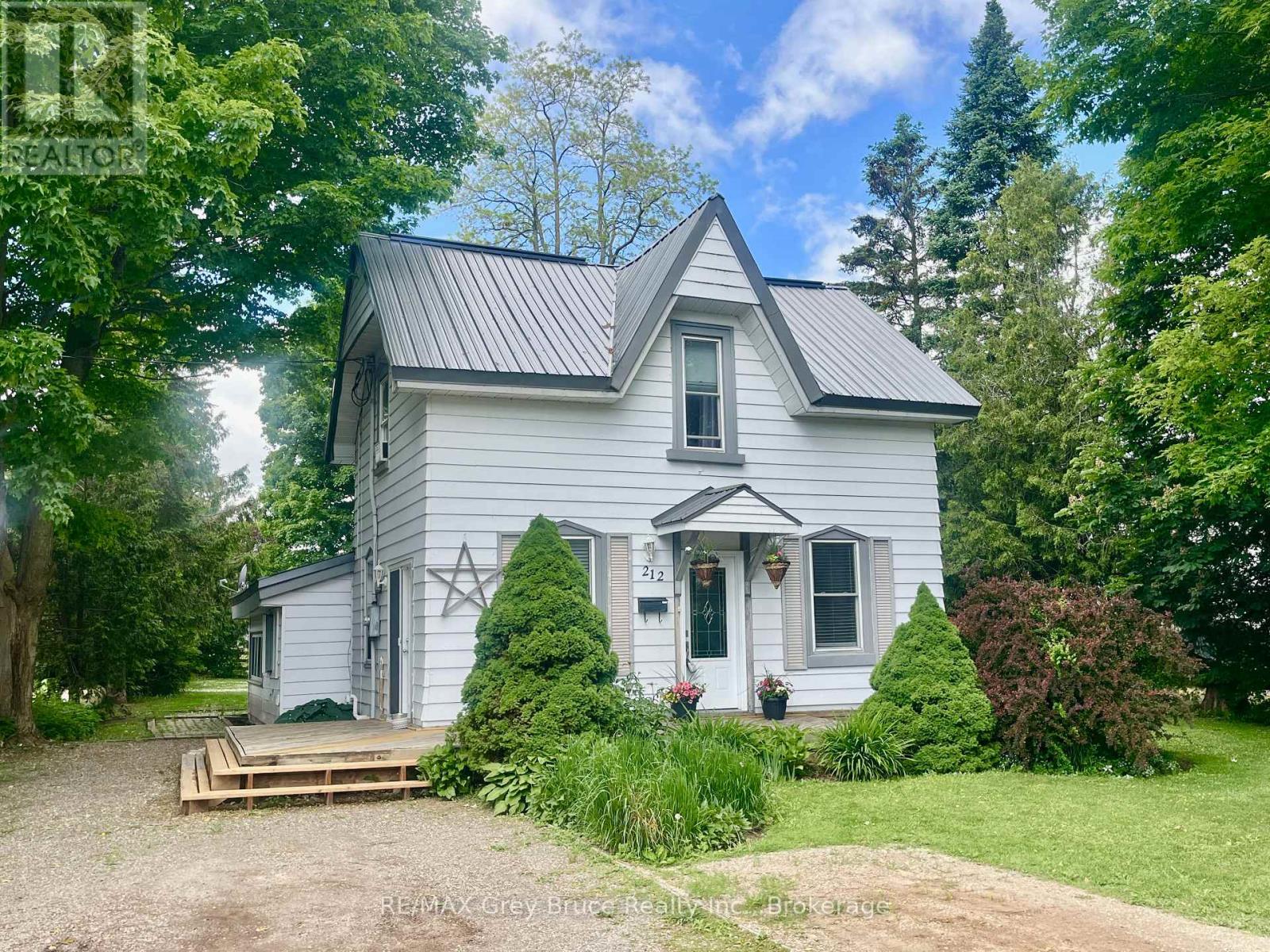 212 Yonge Street S, Arran-Elderslie, Ontario  N0H 2N0 - Photo 2 - X13421218