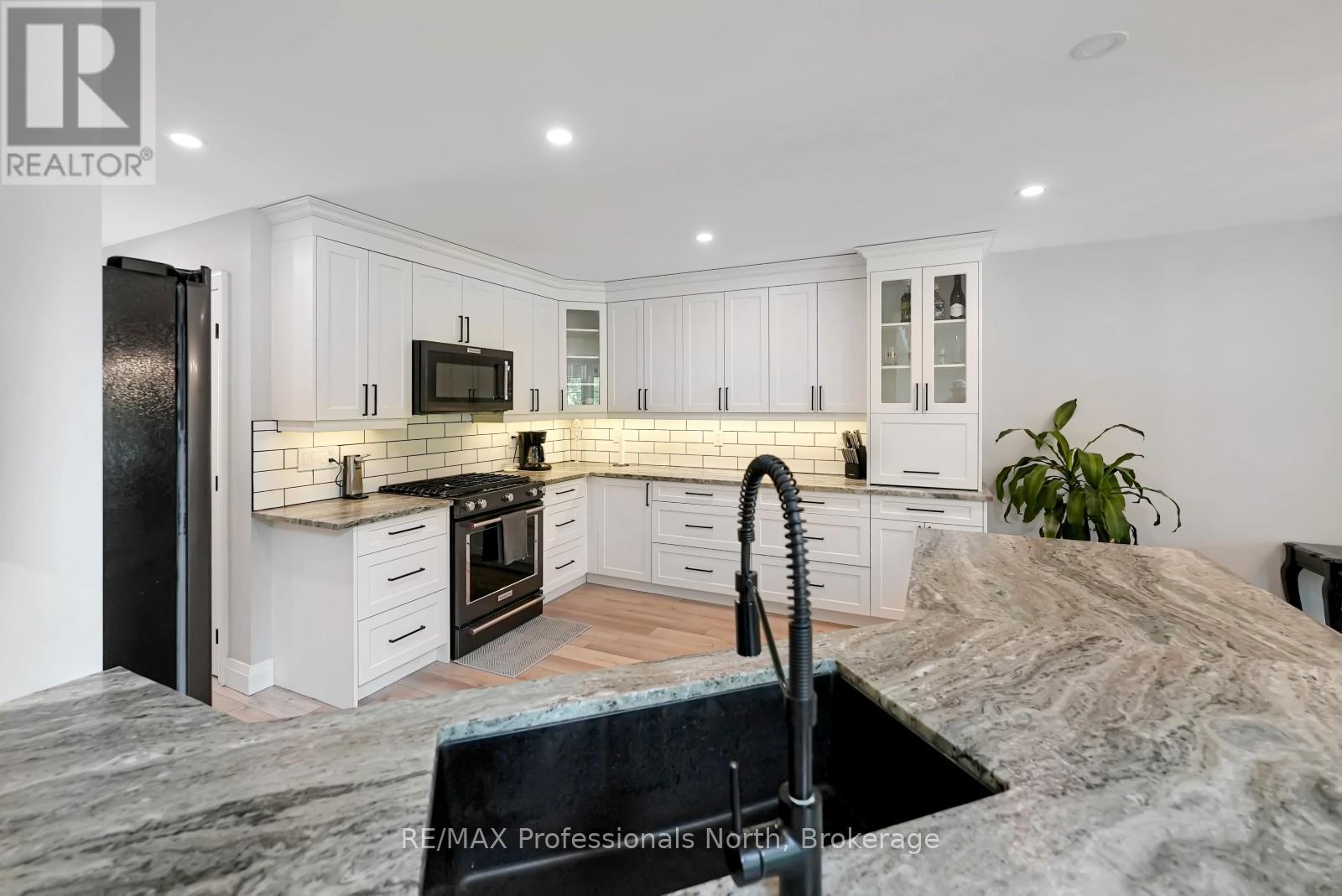 1677 Hospitality Road, Minden Hills, Ontario  K0M 2K0 - Photo 10 - X13421548