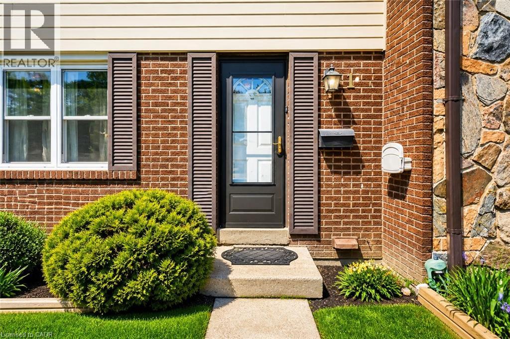 2825 Gananoque Drive Unit# 11, Mississauga, Ontario  L5N 1V6 - Photo 2 - 40838360