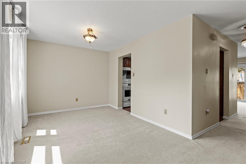 2825 Gananoque Drive Unit# 11, Mississauga, Ontario  L5N 1V6 - Photo 4 - 40838360