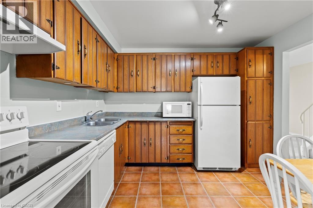 2825 Gananoque Drive Unit# 11, Mississauga, Ontario  L5N 1V6 - Photo 9 - 40838360