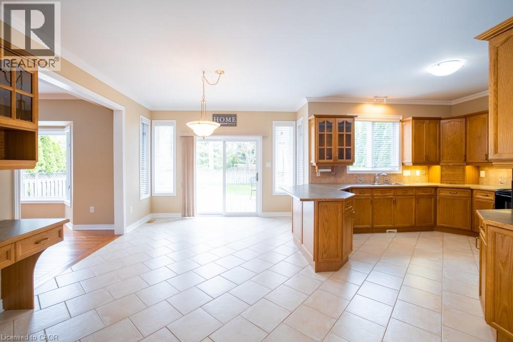 8 Sophie Court, Grimsby, Ontario  L3M 5L6 - Photo 10 - 40838394