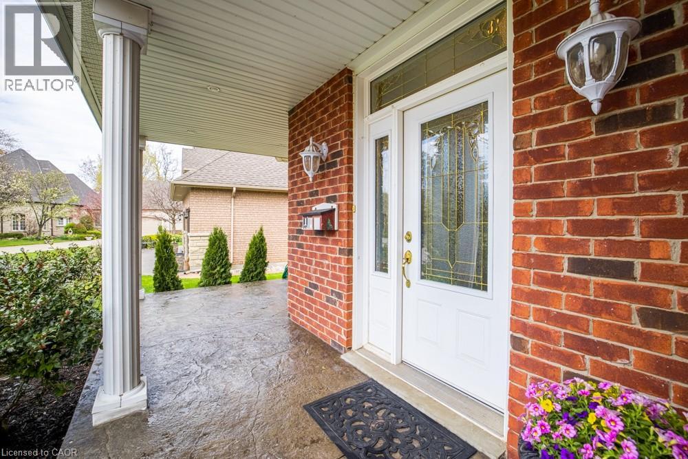 8 Sophie Court, Grimsby, Ontario  L3M 5L6 - Photo 5 - 40838394