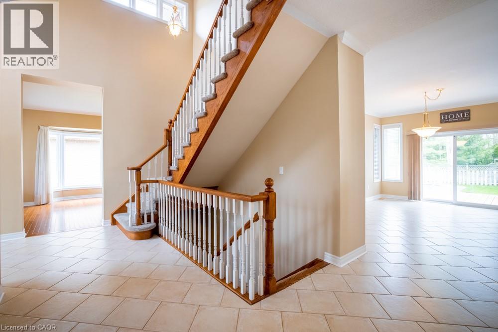 8 Sophie Court, Grimsby, Ontario  L3M 5L6 - Photo 9 - 40838394