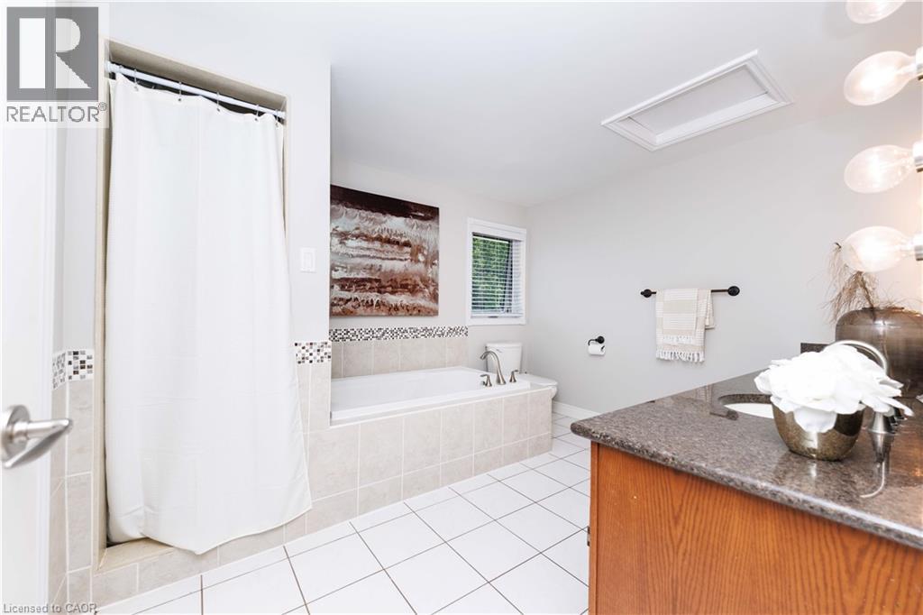 8 Cheval Drive, Grimsby, Ontario  L3M 4P9 - Photo 28 - 40838421