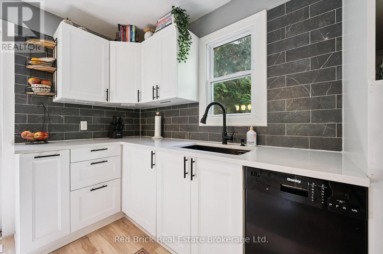 324 Waterloo Avenue, Guelph, Ontario  N1H 3J8 - Photo 12 - X13423912