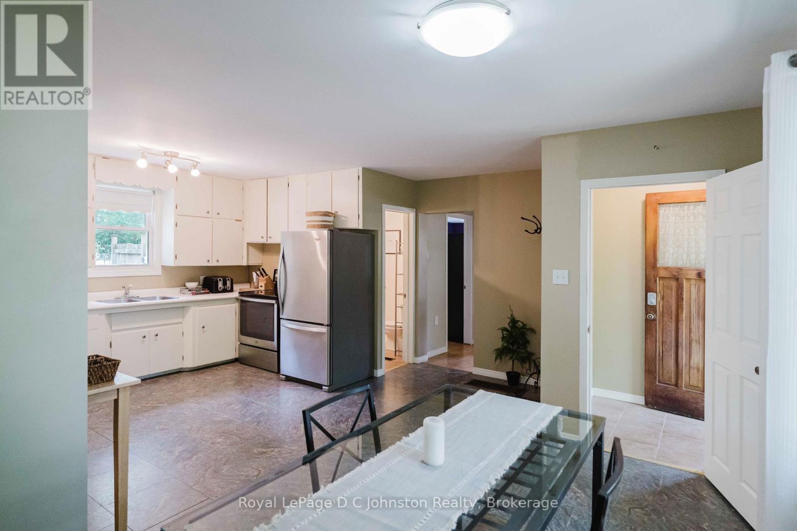 561 Wellington Street, Saugeen Shores, Ontario  N0H 2C4 - Photo 5 - X13424010