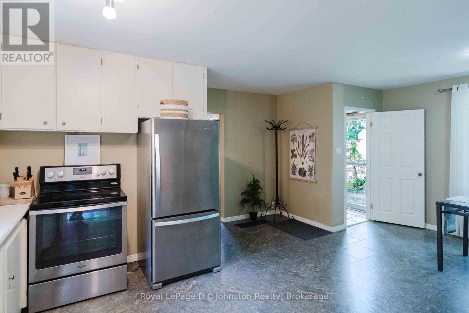 561 Wellington Street, Saugeen Shores, Ontario  N0H 2C4 - Photo 6 - X13424010