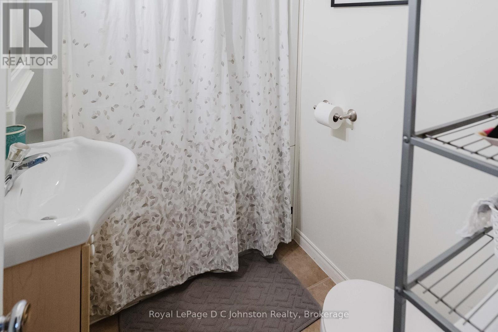 561 Wellington Street, Saugeen Shores, Ontario  N0H 2C4 - Photo 9 - X13424010