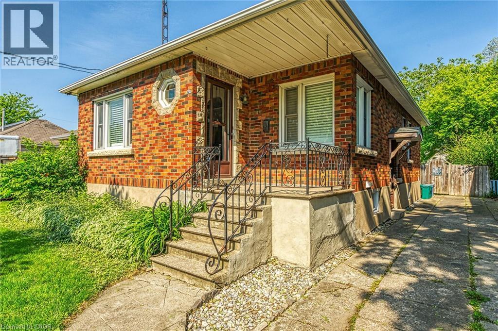 70 Concord Avenue, St. Catharines, Ontario  L2M 5N8 - Photo 3 - 40837860