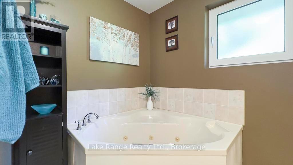 201 Shadywood Crescent, Huron-Kinloss, Ontario  N2Z 2X3 - Photo 13 - X13424314