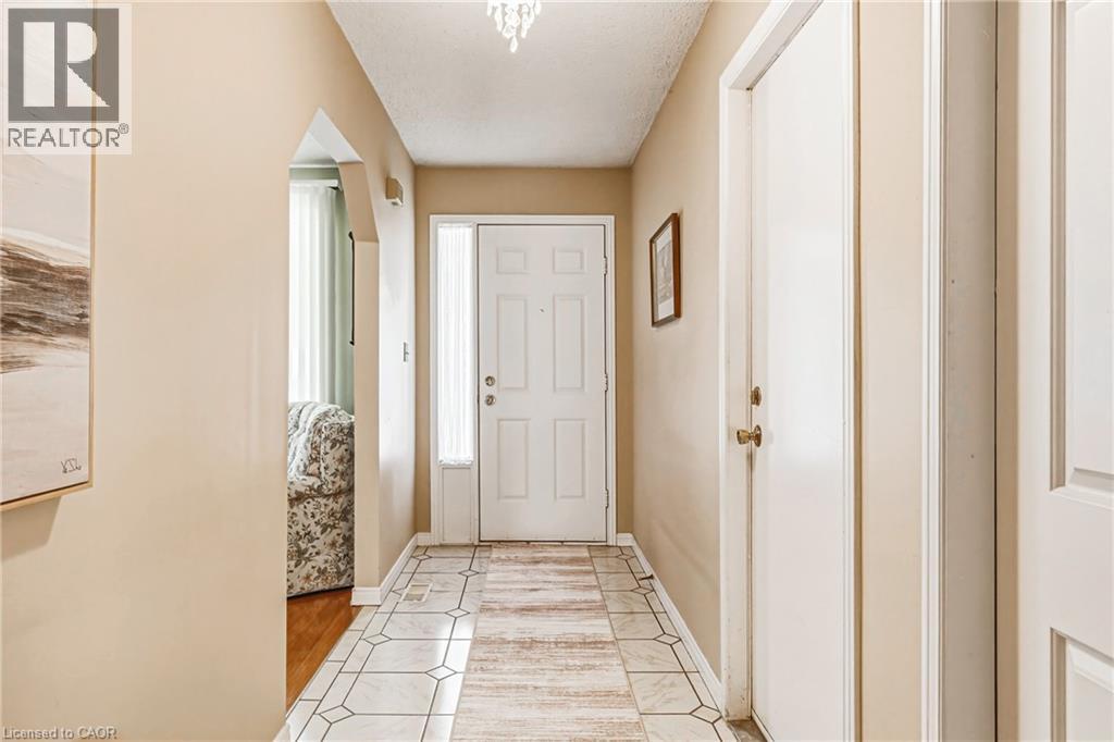 565 Stone Church Road W, Hamilton, Ontario  L9B 1A5 - Photo 4 - 40838373