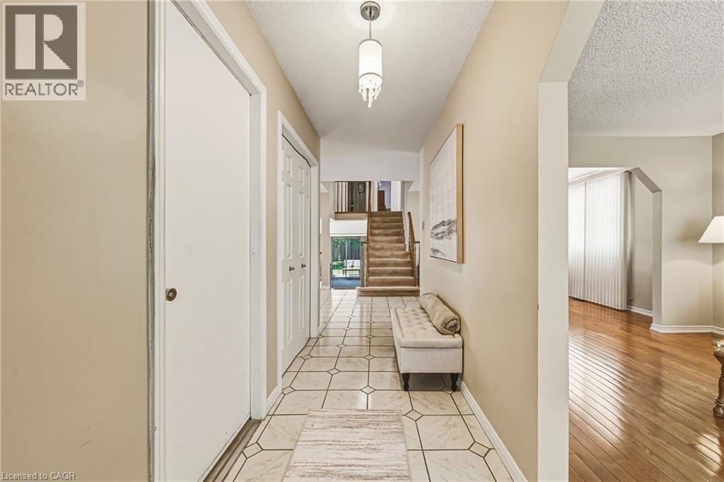565 Stone Church Road W, Hamilton, Ontario  L9B 1A5 - Photo 5 - 40838373