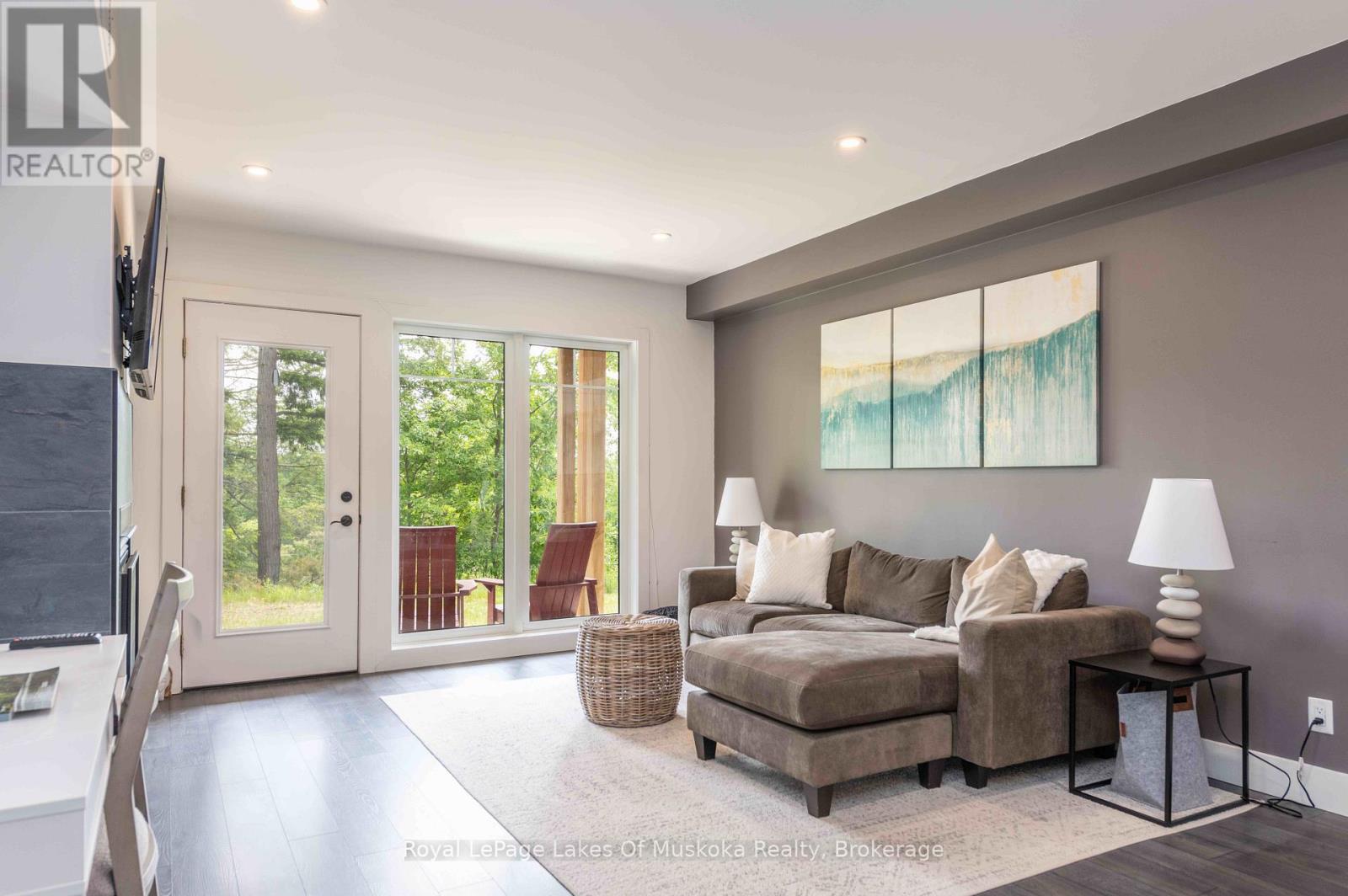 102 - 3 Tree Tops Lane, Huntsville, Ontario  P1H 0B8 - Photo 3 - X13424746