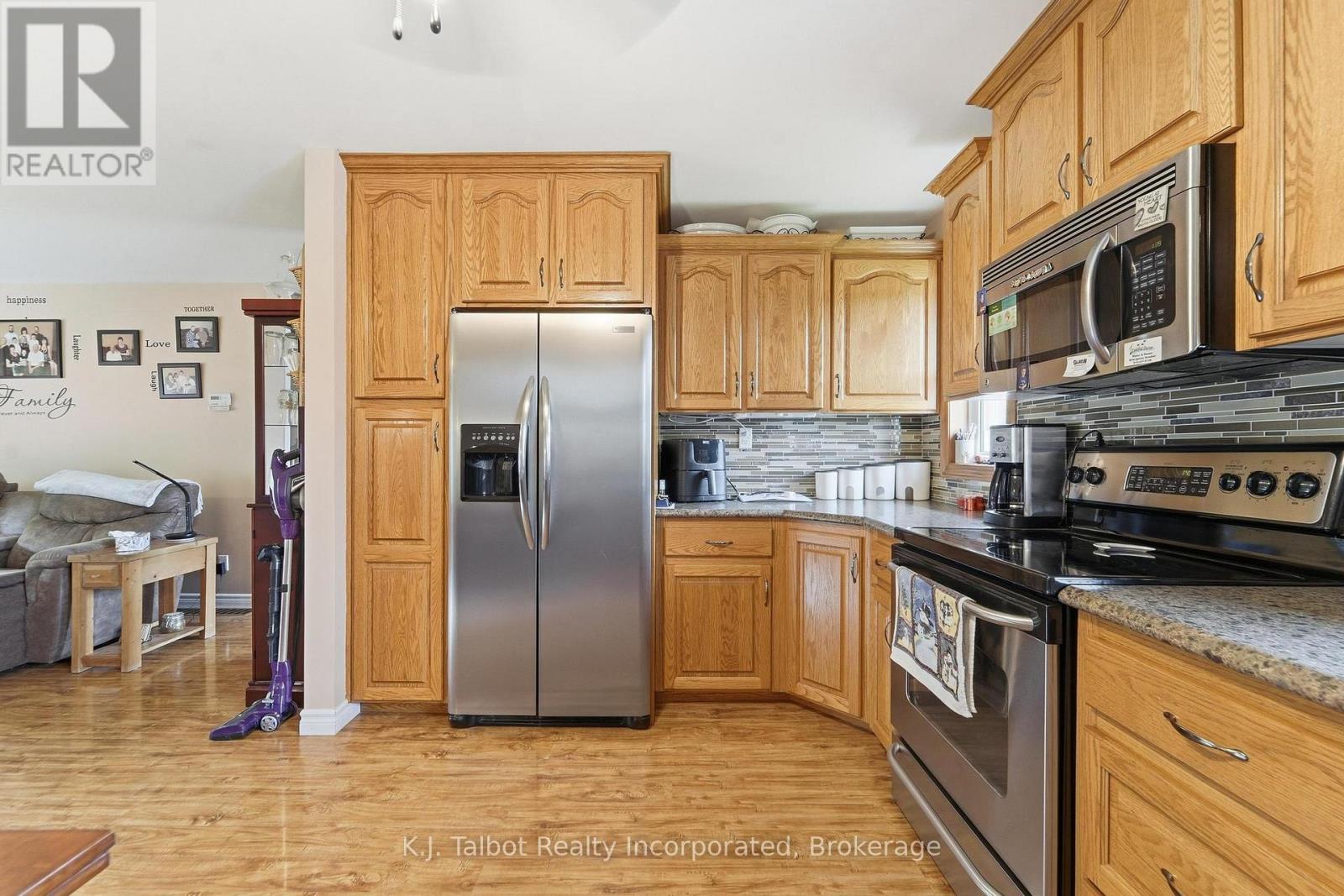 155 James Street, Central Huron, Ontario  N0M 1L0 - Photo 10 - X13424846