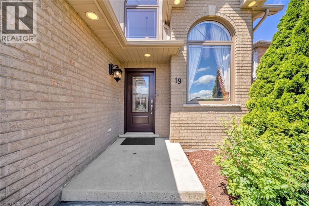 19 Sonata Avenue, Hamilton, Ontario  L9C 7T9 - Photo 4 - 40838248