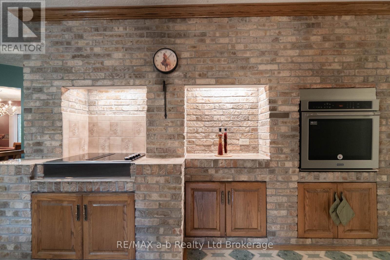 34 Lorraine Avenue, Tillsonburg, Ontario  N4G 4V3 - Photo 10 - X13425656