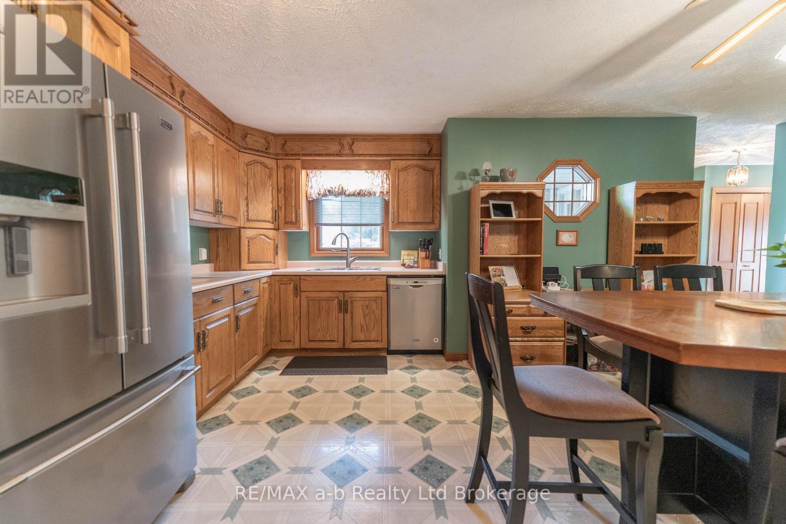 34 Lorraine Avenue, Tillsonburg, Ontario  N4G 4V3 - Photo 11 - X13425656