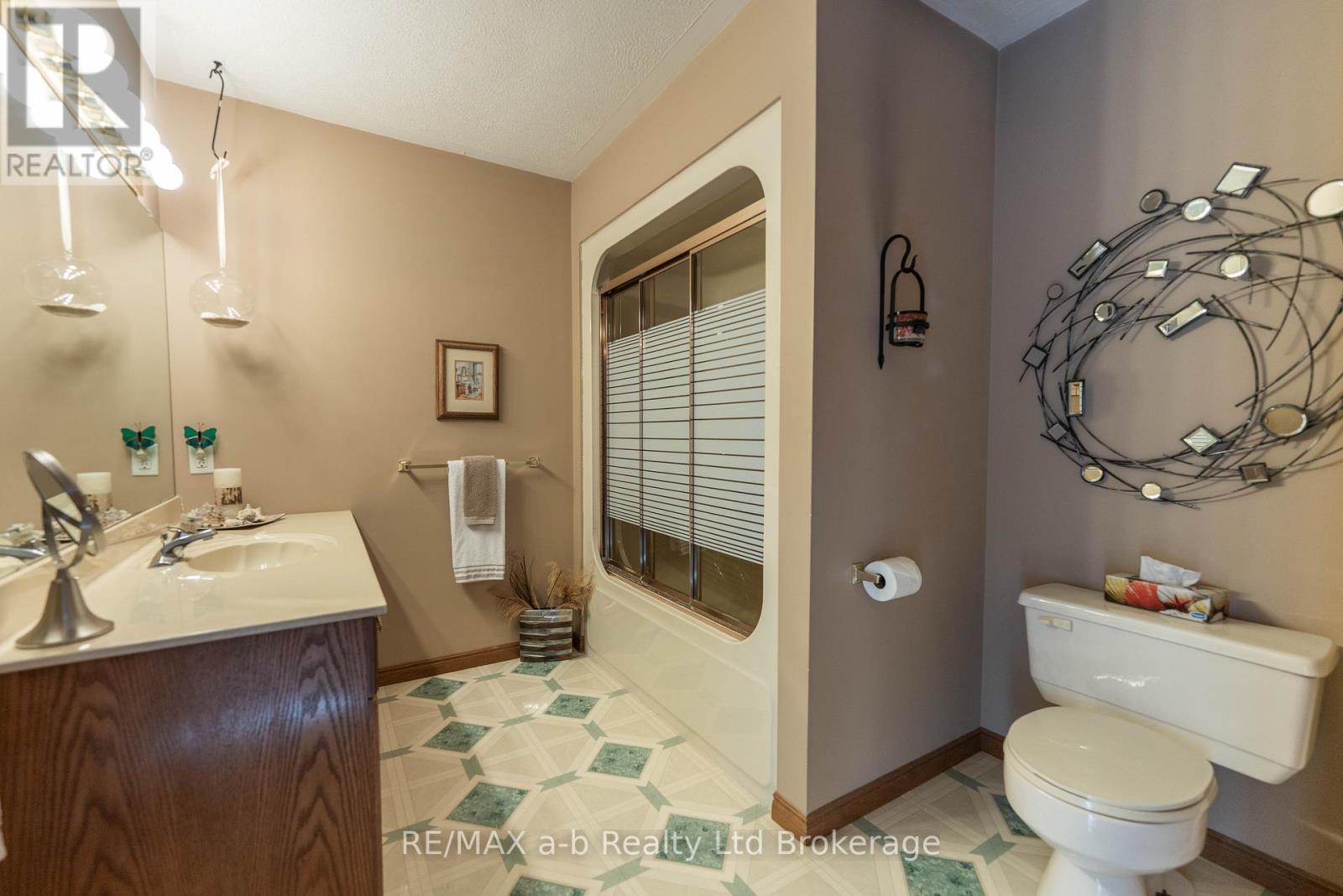 34 Lorraine Avenue, Tillsonburg, Ontario  N4G 4V3 - Photo 23 - X13425656