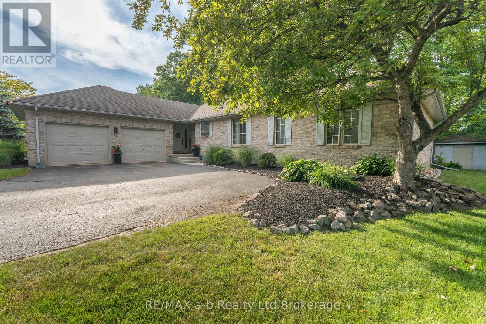 34 Lorraine Avenue, Tillsonburg, Ontario  N4G 4V3 - Photo 3 - X13425656