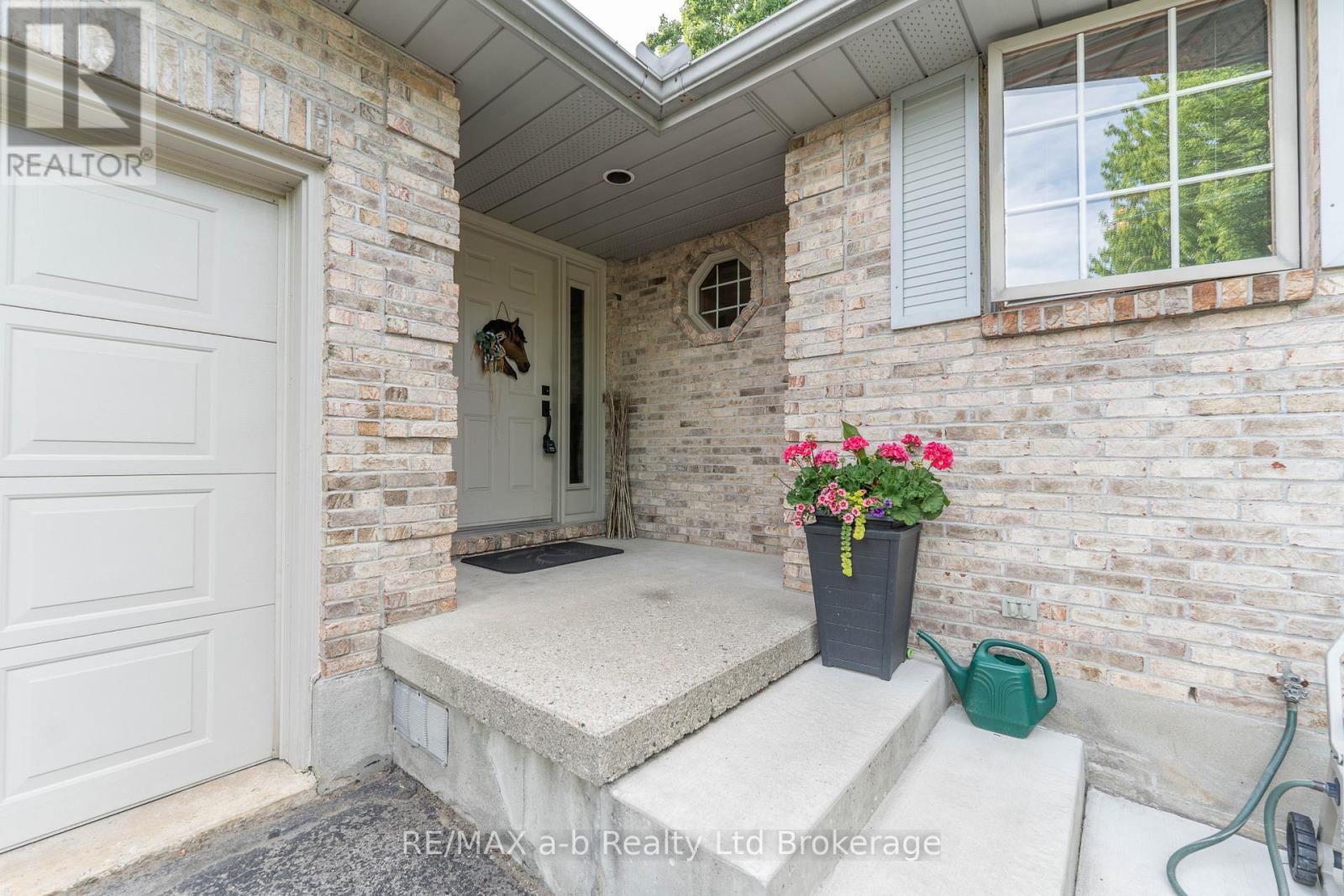 34 Lorraine Avenue, Tillsonburg, Ontario  N4G 4V3 - Photo 4 - X13425656