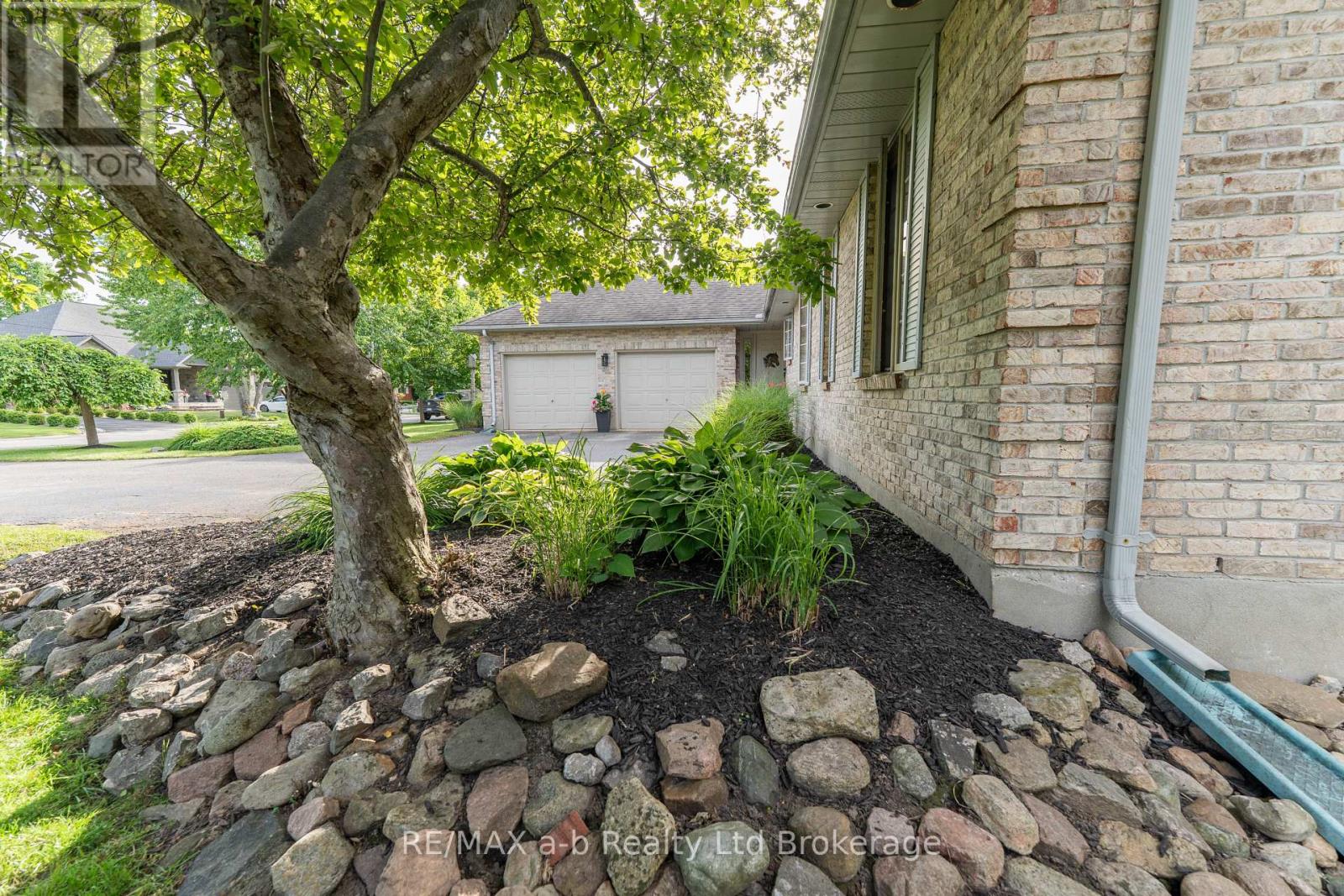 34 Lorraine Avenue, Tillsonburg, Ontario  N4G 4V3 - Photo 46 - X13425656