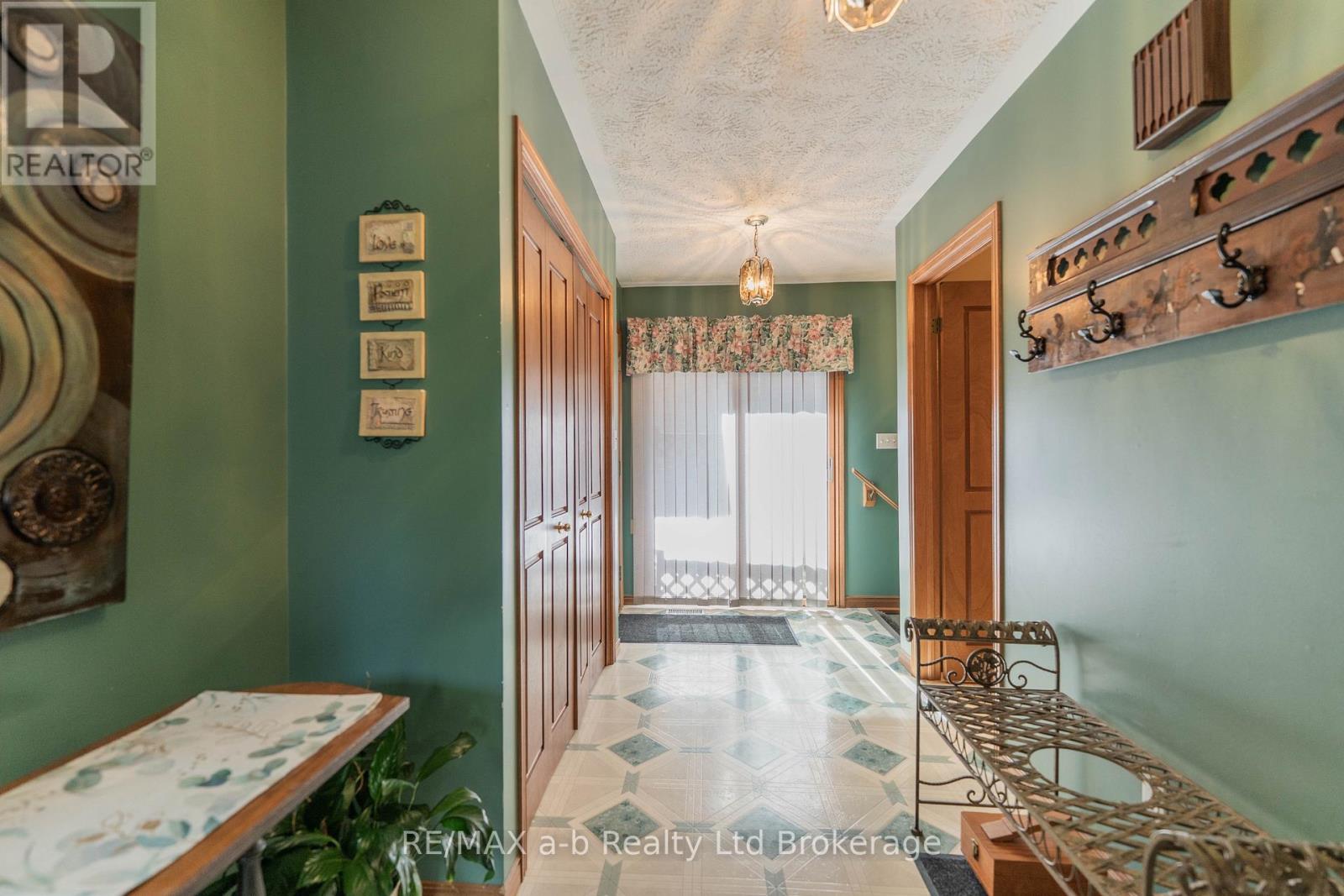 34 Lorraine Avenue, Tillsonburg, Ontario  N4G 4V3 - Photo 5 - X13425656
