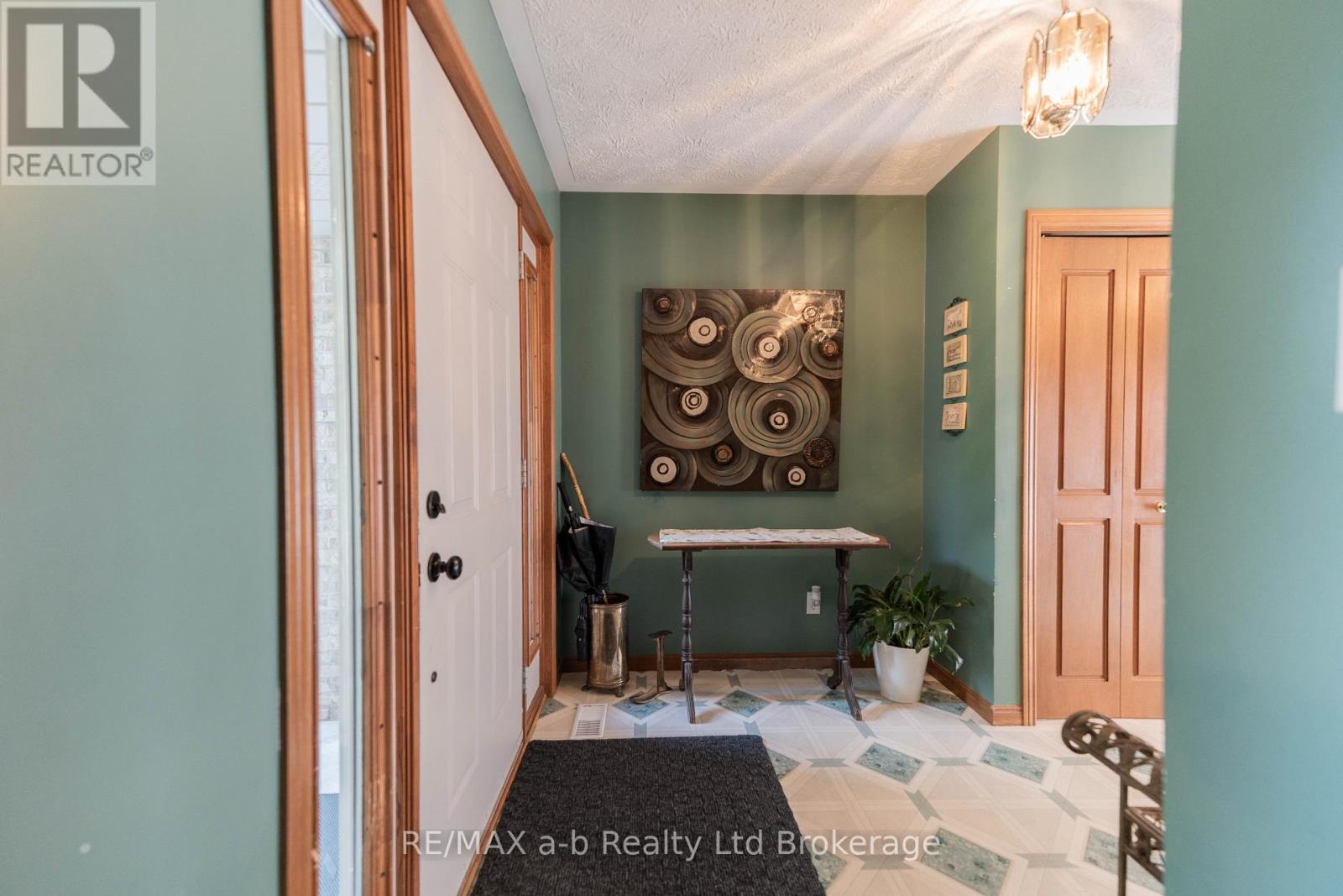 34 Lorraine Avenue, Tillsonburg, Ontario  N4G 4V3 - Photo 6 - X13425656