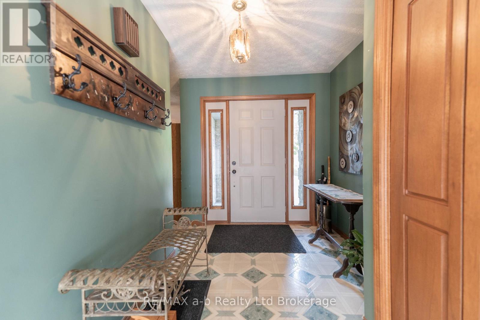 34 Lorraine Avenue, Tillsonburg, Ontario  N4G 4V3 - Photo 7 - X13425656