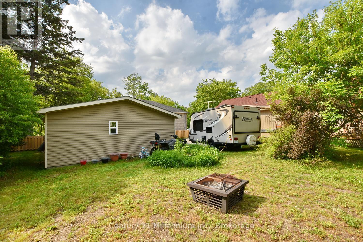 25 Berkely Street, Wasaga Beach, Ontario  L9Z 2N6 - Photo 13 - S13425884