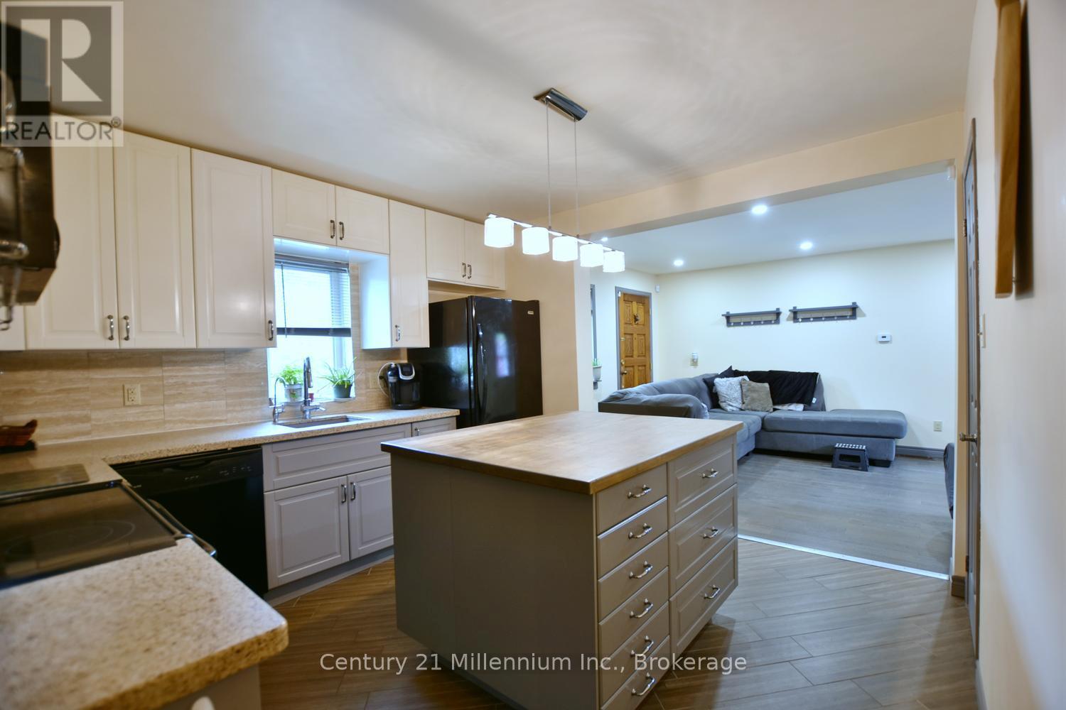25 Berkely Street, Wasaga Beach, Ontario  L9Z 2N6 - Photo 15 - S13425884