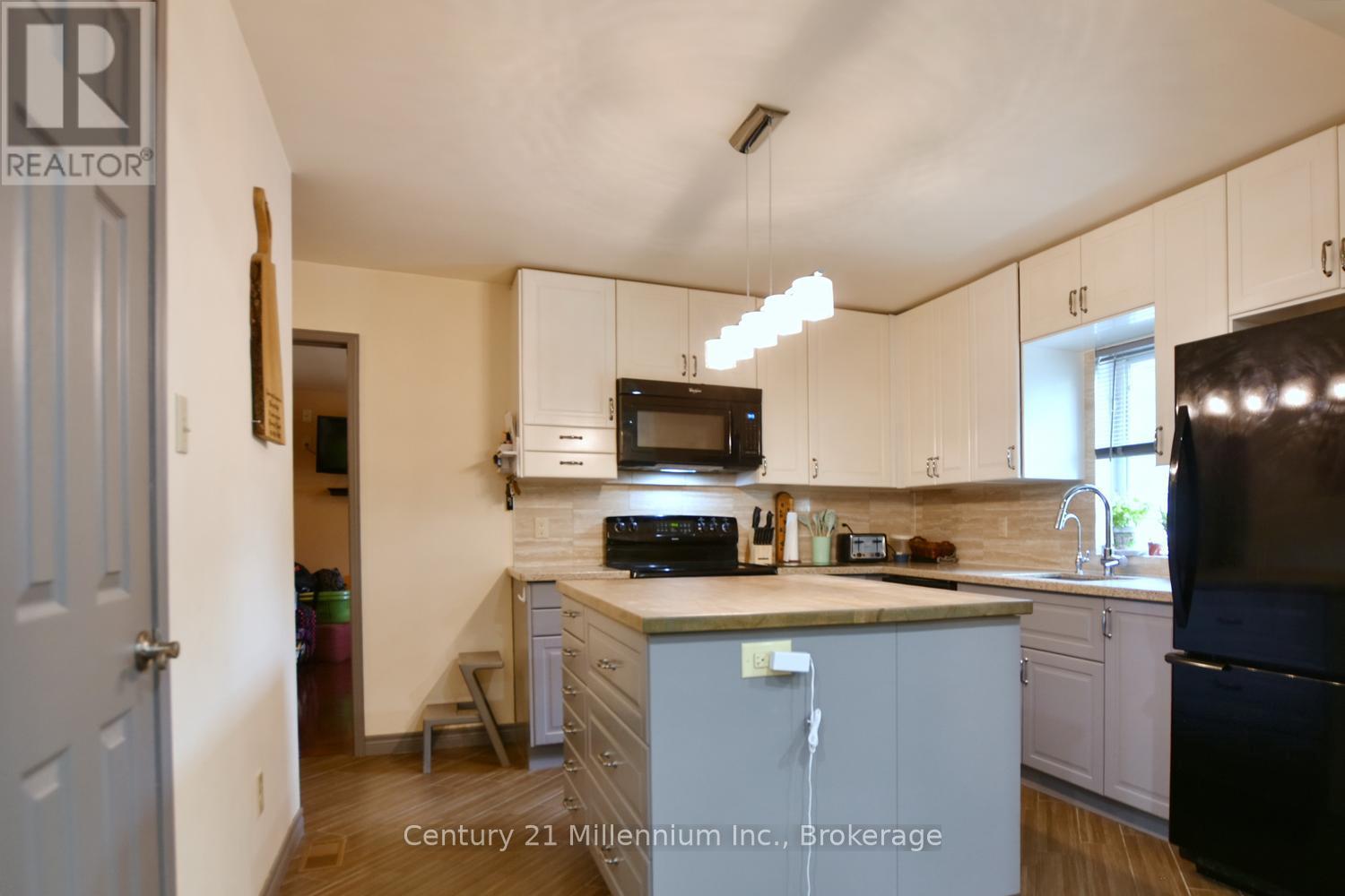 25 Berkely Street, Wasaga Beach, Ontario  L9Z 2N6 - Photo 17 - S13425884